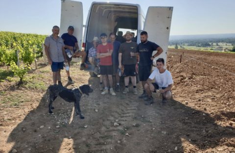 Les copains et la famille venus pour nous aider